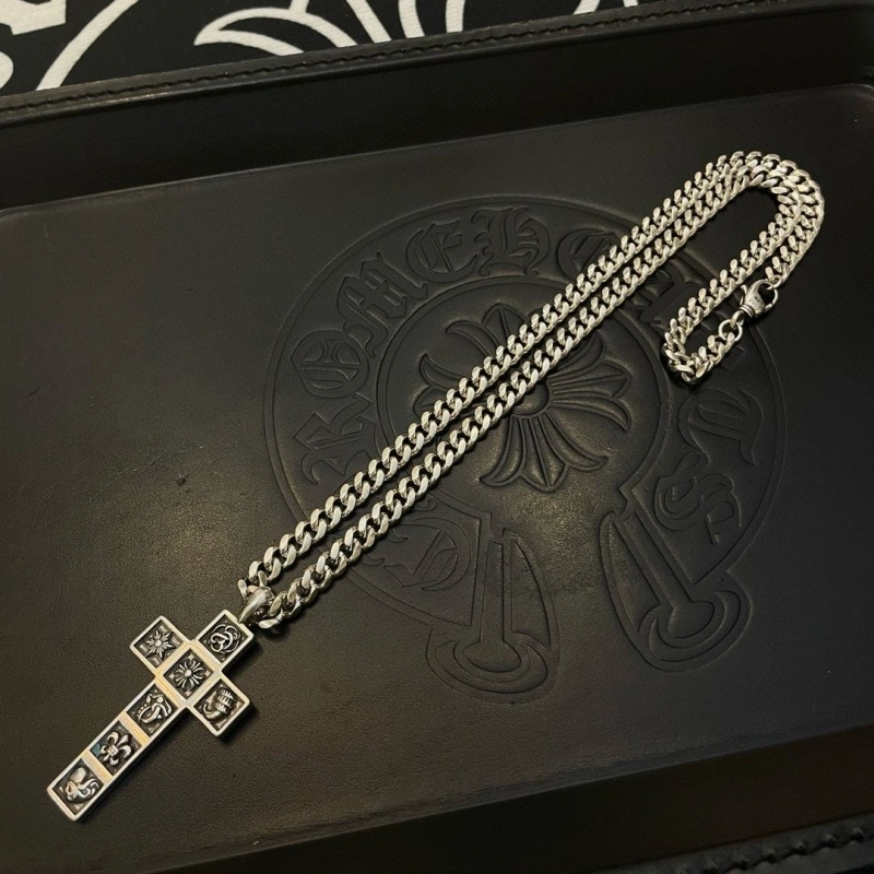 Vibrant Chrxmx Hxxrts Necklaces 299436
