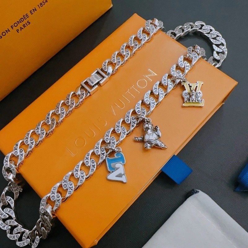 Resilient LX Necklaces 310576