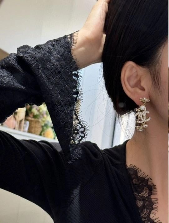 Lightweight Chxnxl Earrings 288670