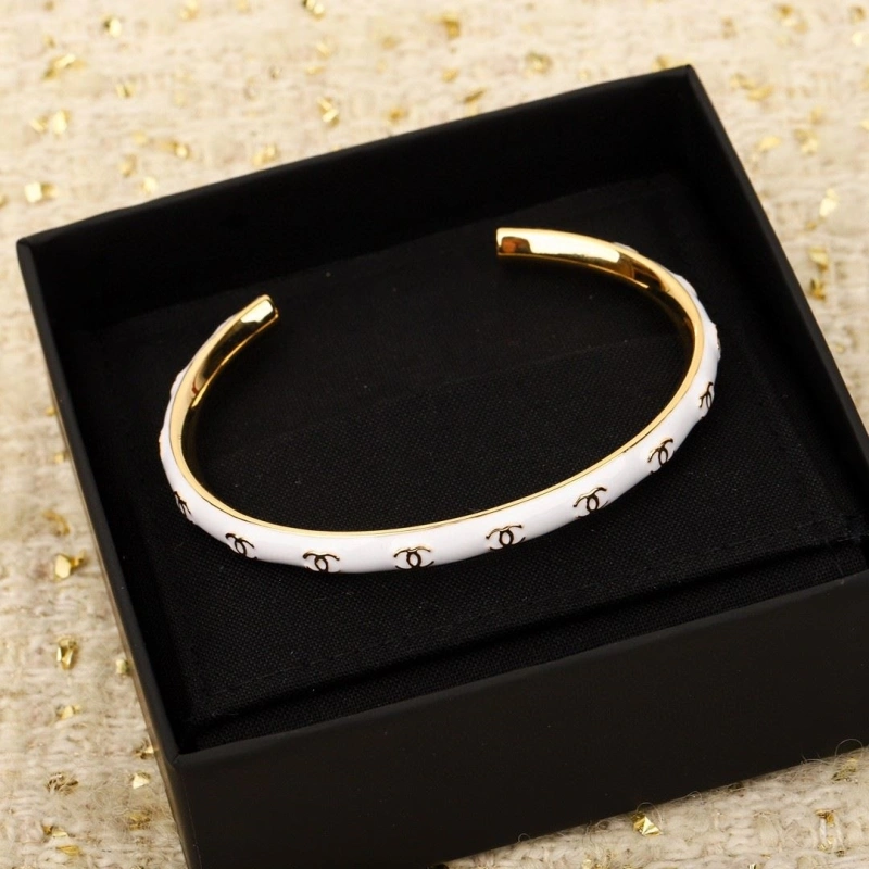 EyeCatching Chxnxl Bracelets 289373