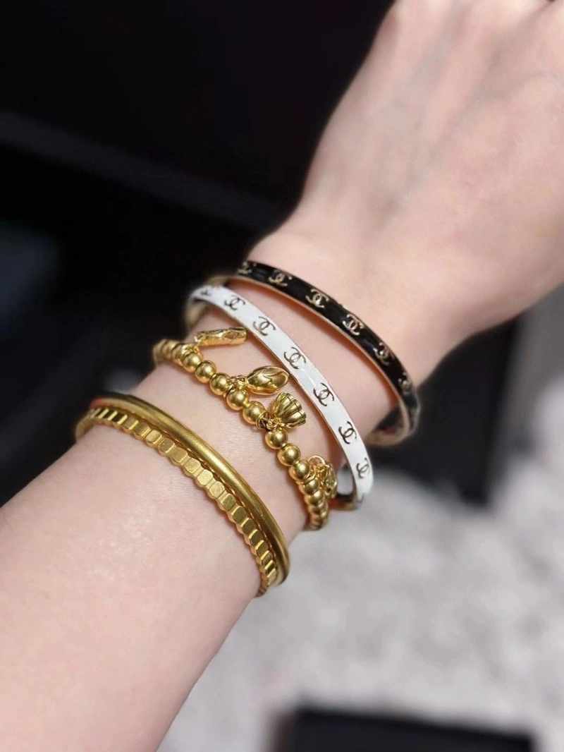 EyeCatching Chxnxl Bracelets 289373