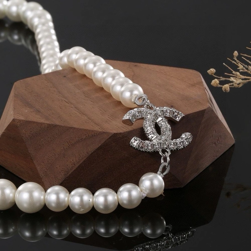 Minimalist Chxnxl Necklaces 288097