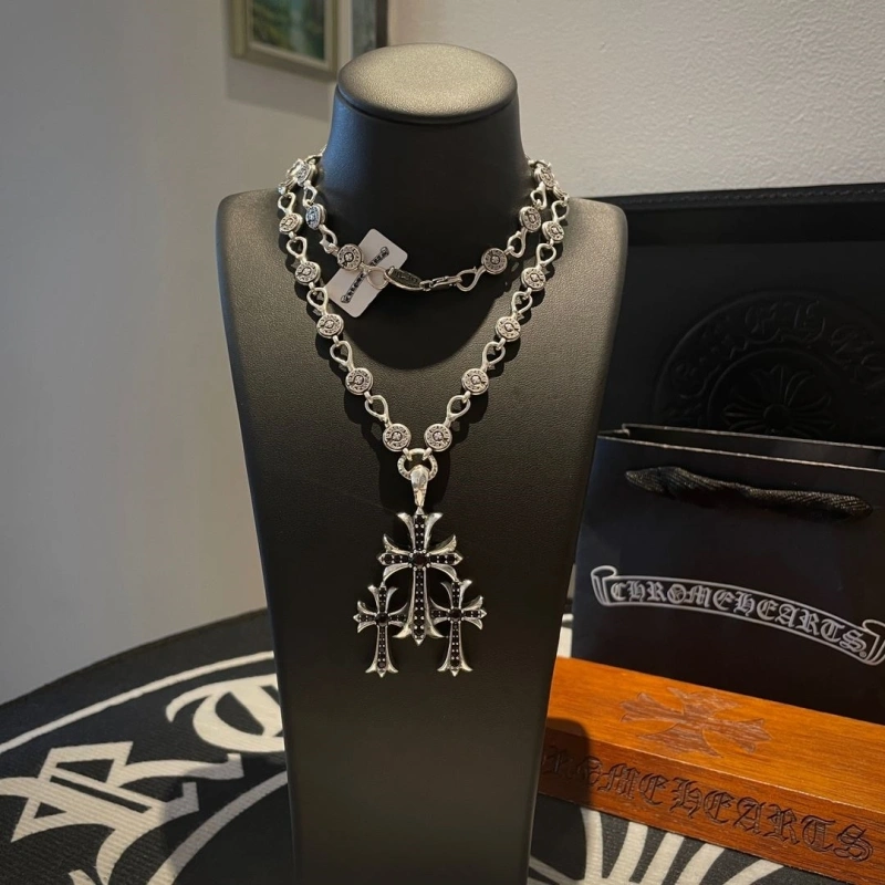 GoodFit Chrxmx Hxxrts Necklaces 299384