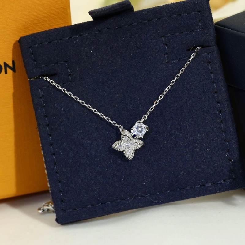 LX Necklaces Refined 310556