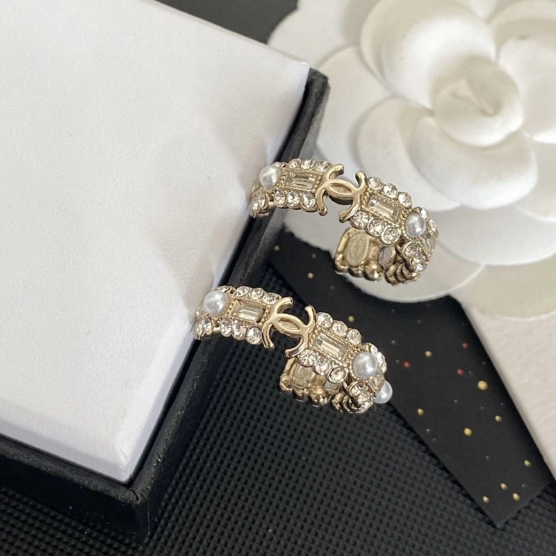 Flexible Chxnxl Earrings 288614