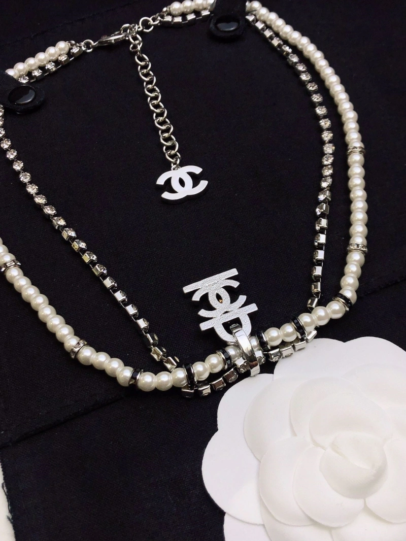 Stylish Chxnxl Necklaces 288081