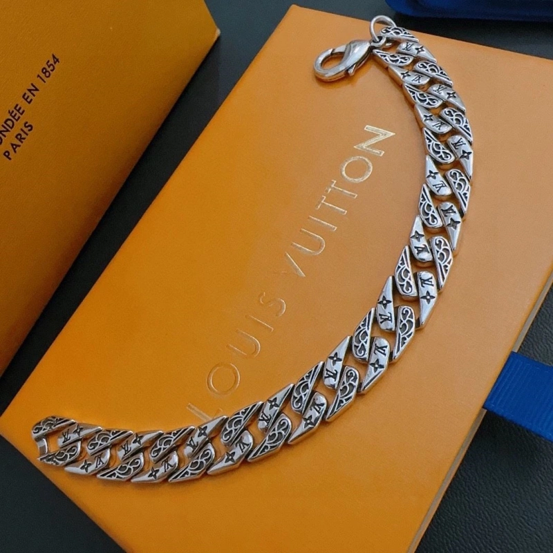Affordable LX Necklaces 310537