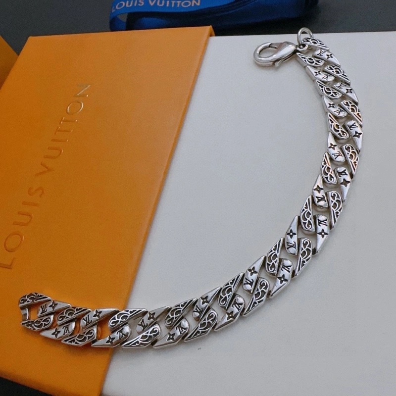 Affordable LX Necklaces 310537