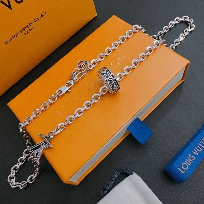 Durable LX Necklaces 310525
