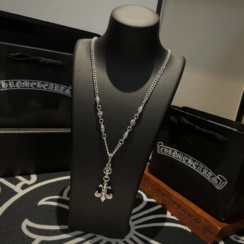 EyeCatching Chrxmx Hxxrts Necklaces 299373
