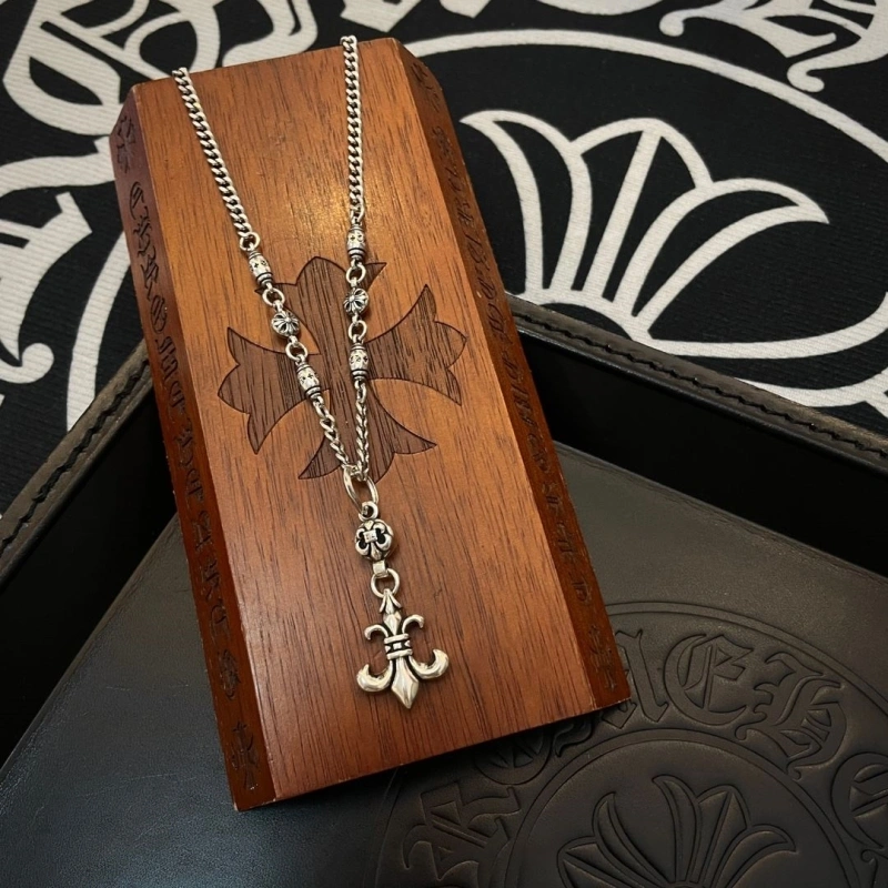 EyeCatching Chrxmx Hxxrts Necklaces 299373