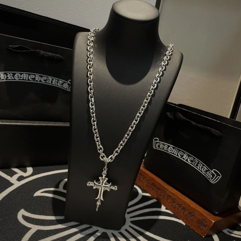 EasyMatch Chrxmx Hxxrts Necklaces 299365