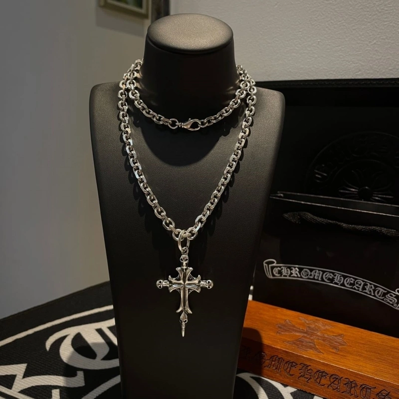 EasyMatch Chrxmx Hxxrts Necklaces 299365