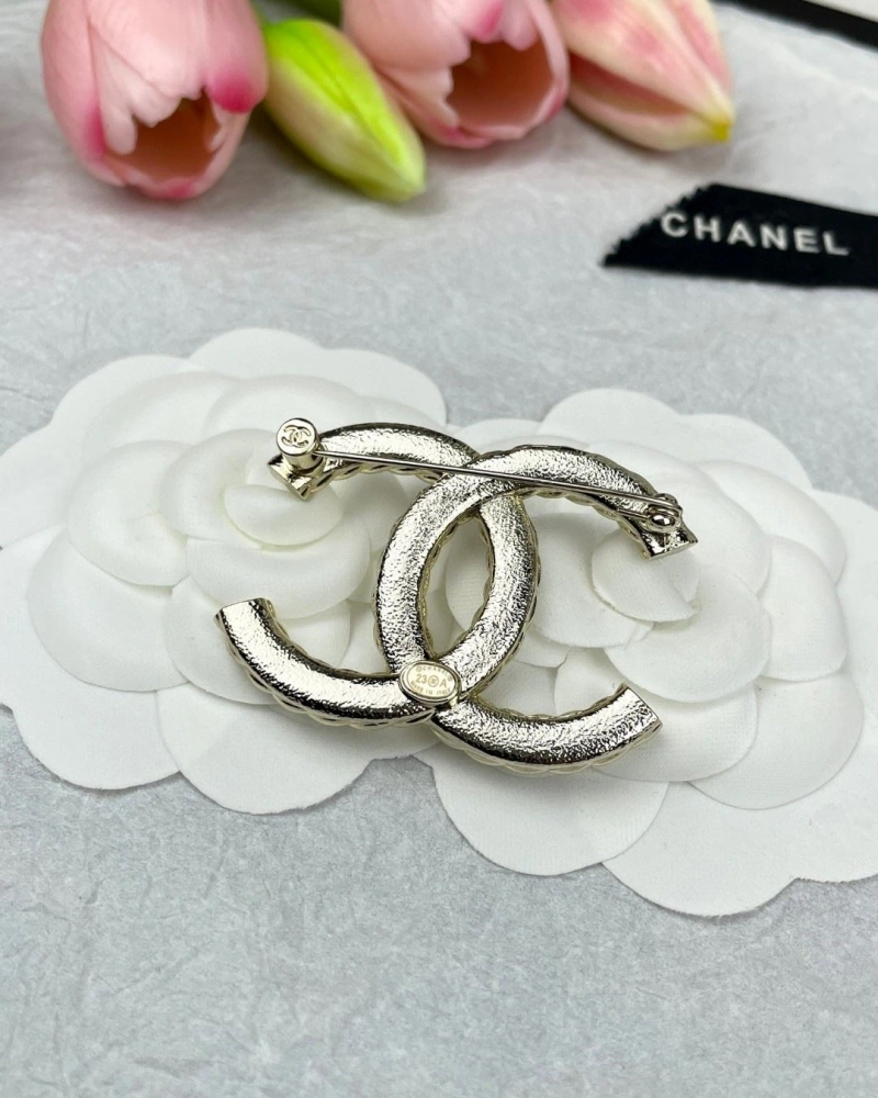 Lightweight Chxnxl Brooches 289225