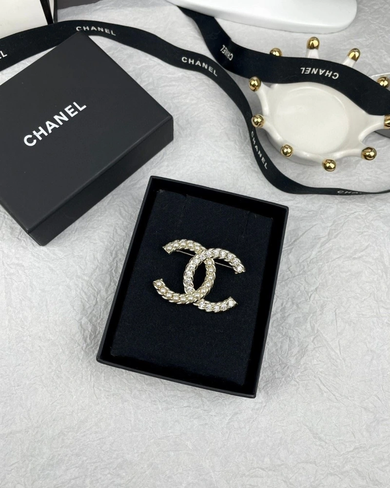 Lightweight Chxnxl Brooches 289225