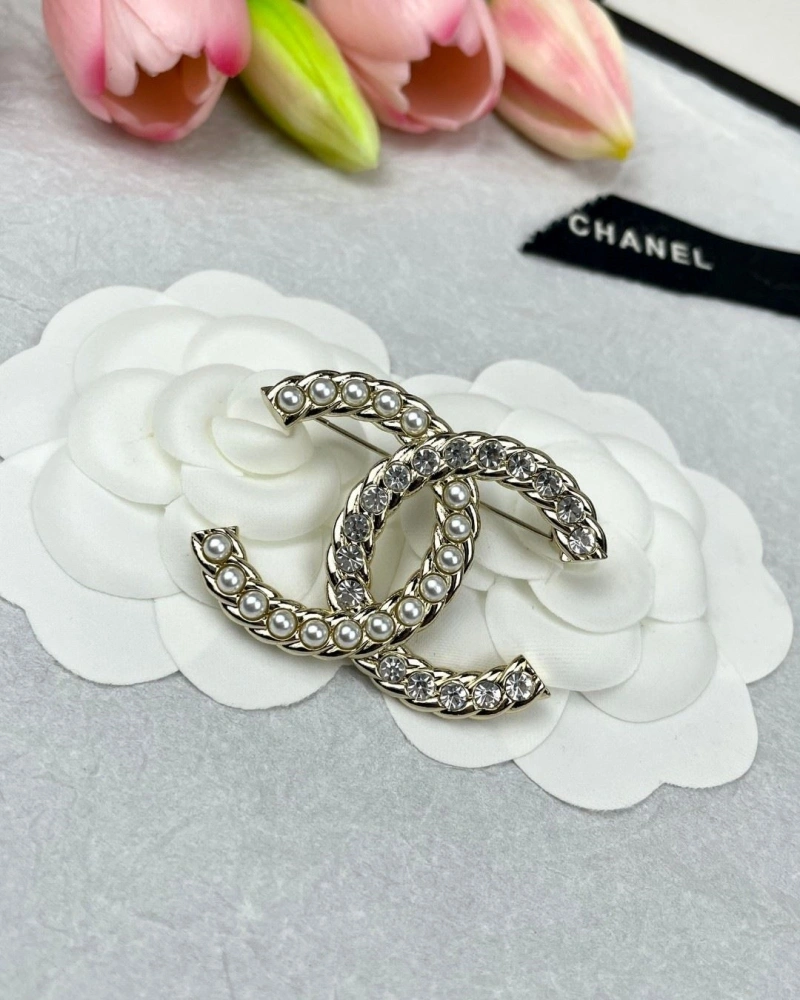 Lightweight Chxnxl Brooches 289225