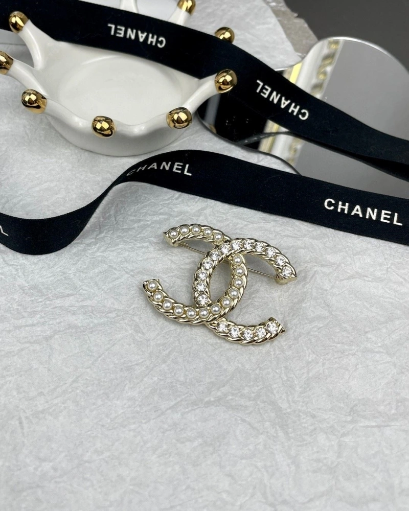 Lightweight Chxnxl Brooches 289225