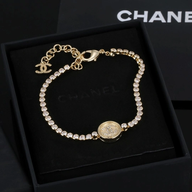 Stylish Chxnxl Necklaces 288050