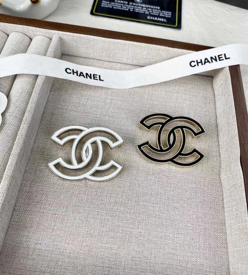 Bright Chxnxl Brooches 289220