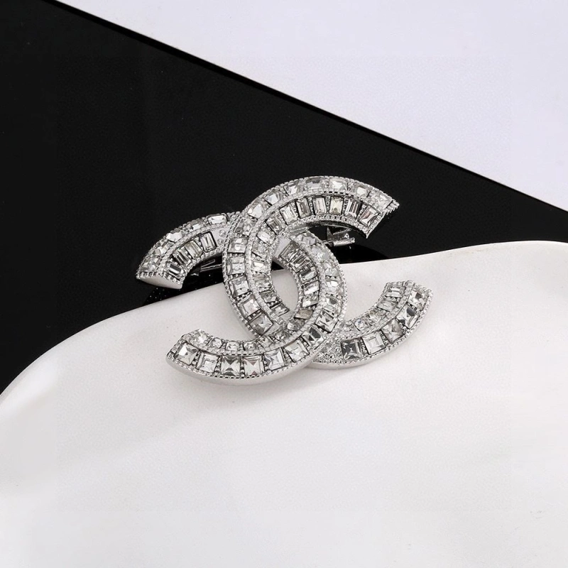 Sleek Chxnxl Brooches 284043