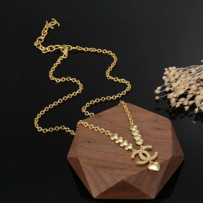 EyeCatching Chxnxl Necklaces 288032