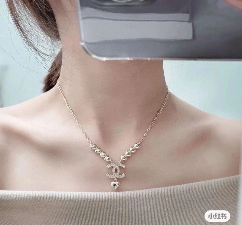 EyeCatching Chxnxl Necklaces 288032