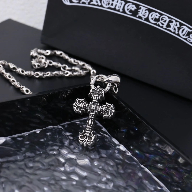 Classic Chrxmx Hxxrts Necklaces 299359