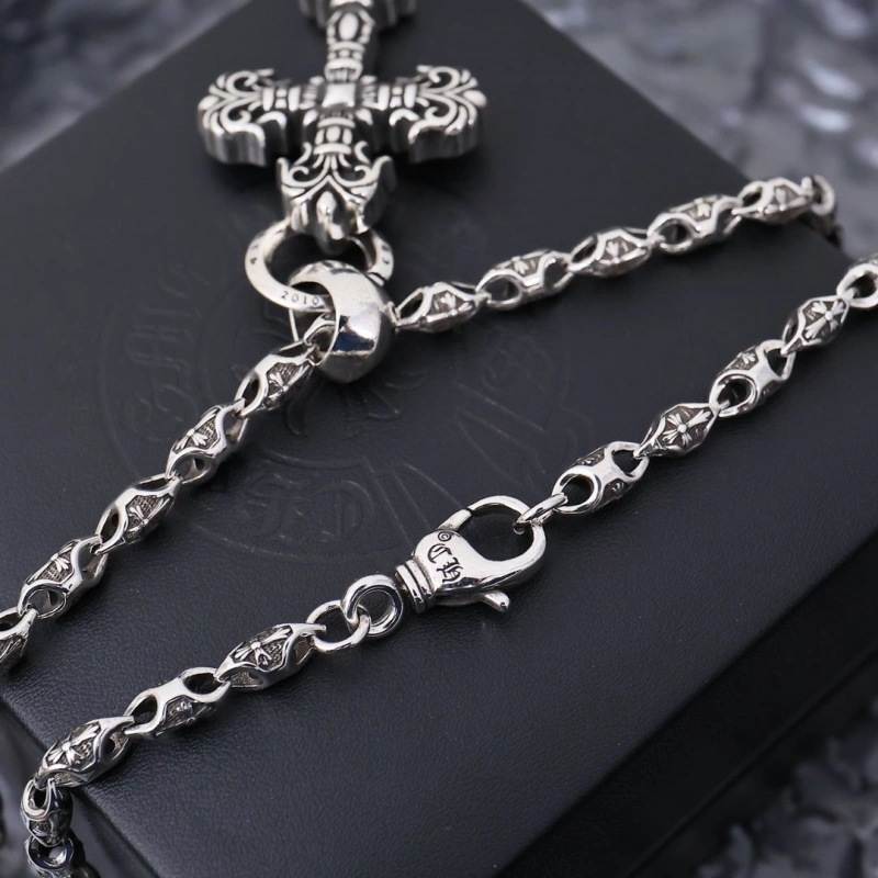 Classic Chrxmx Hxxrts Necklaces 299359