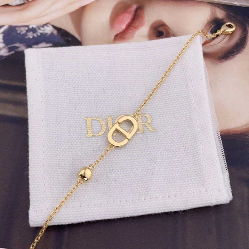 WellDesigned Christian Dxxr Necklaces 294677