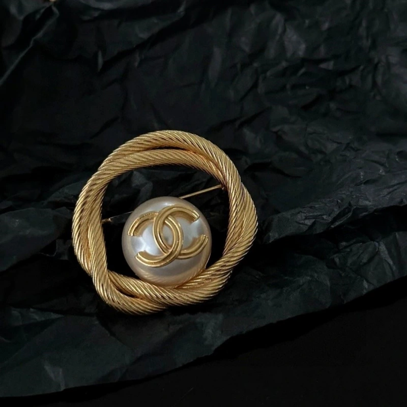 Compact Chxnxl Brooches 289215