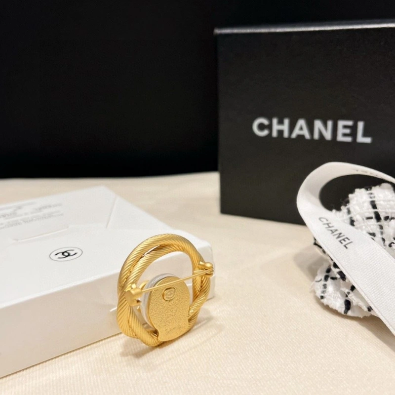 Compact Chxnxl Brooches 289215