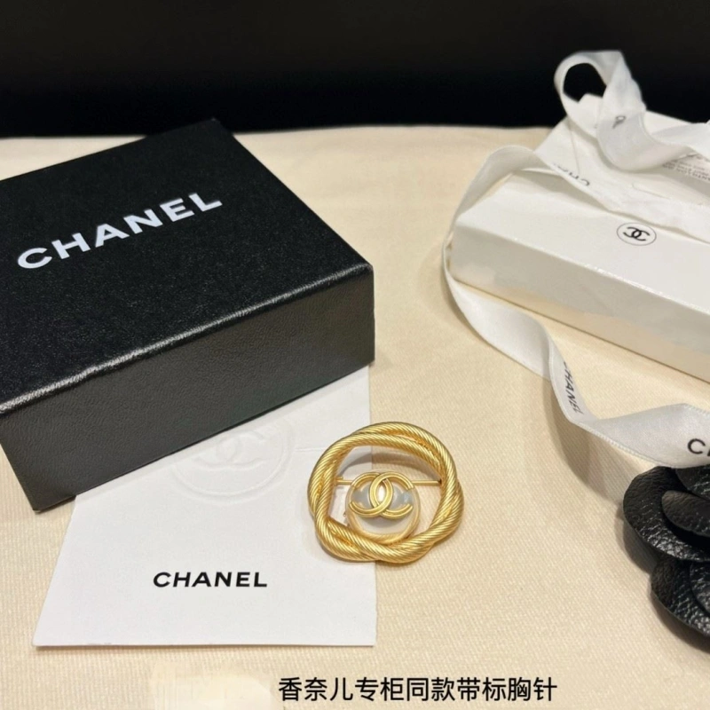 Compact Chxnxl Brooches 289215