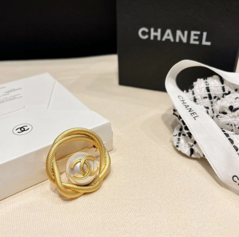 Compact Chxnxl Brooches 289215
