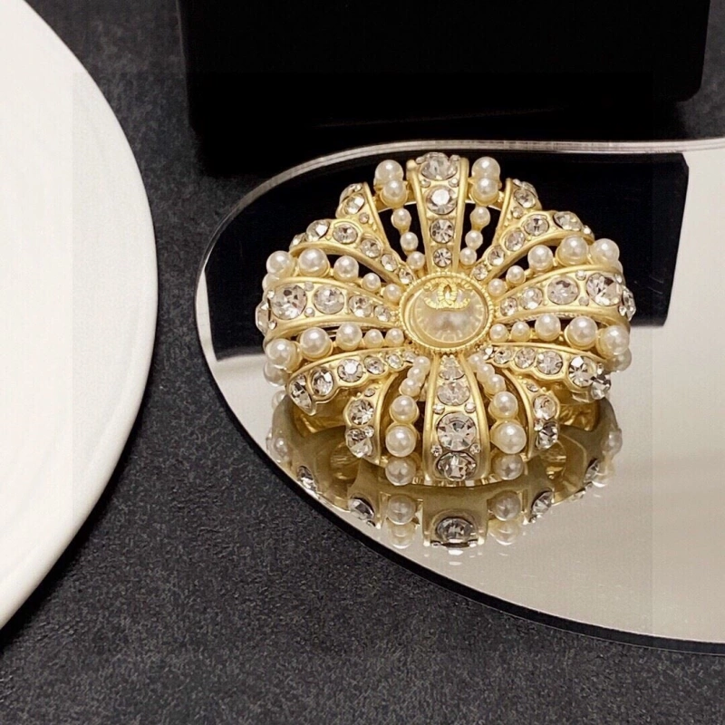 Efficient Chxnxl Brooches 289216