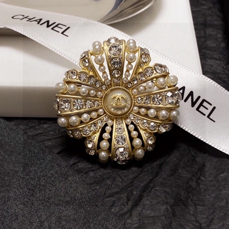 Efficient Chxnxl Brooches 289216