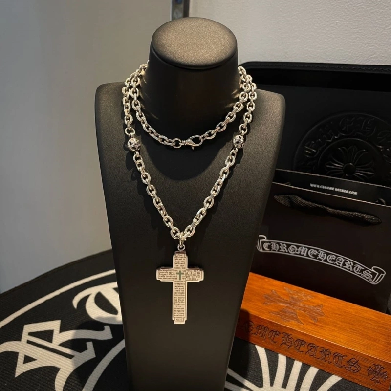 EasyMatch Chrxmx Hxxrts Necklaces 299310