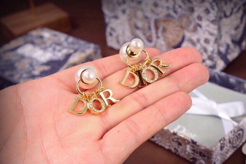 Christian Dxxr Earrings Elegant 294777