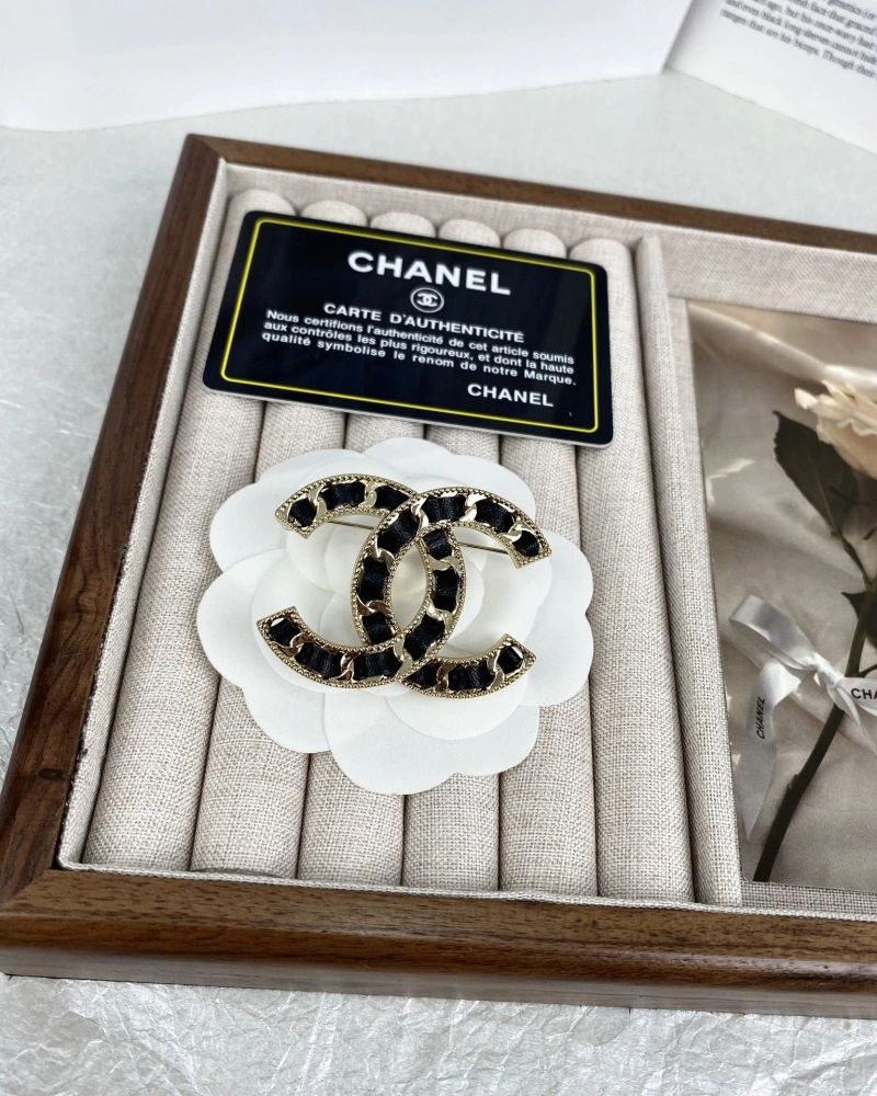 Modern Chxnxl Brooches 284054