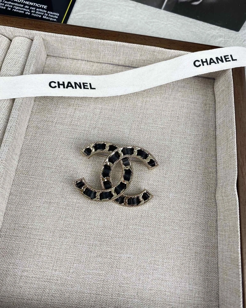 Modern Chxnxl Brooches 284054