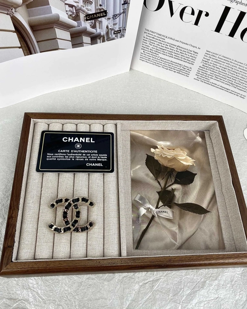 Modern Chxnxl Brooches 284054
