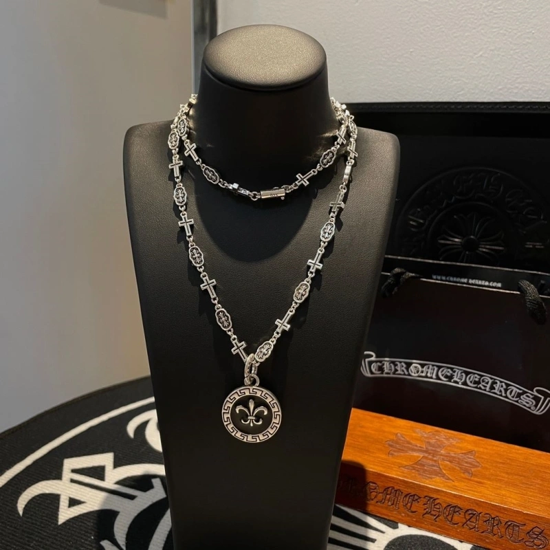 Resilient Chrxmx Hxxrts Necklaces 299285