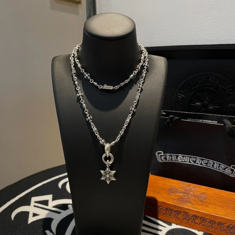 Stylish Chrxmx Hxxrts Necklaces 299283