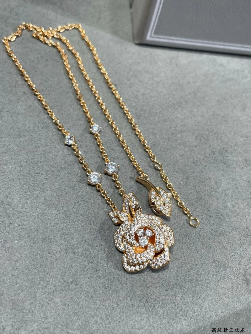 Christian Dxxr Necklaces Breathable 294665