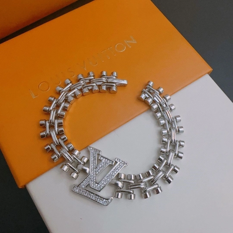 Durable LX Necklaces 310443