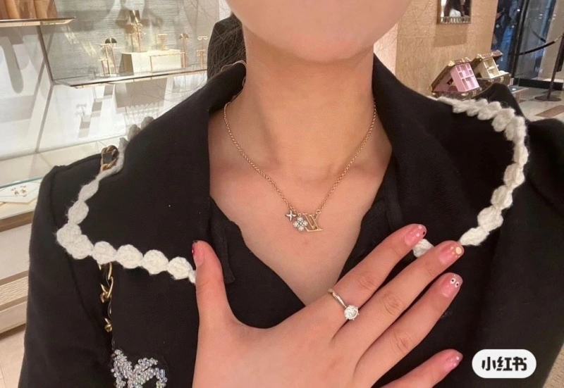 Trendy LX Necklaces 310424