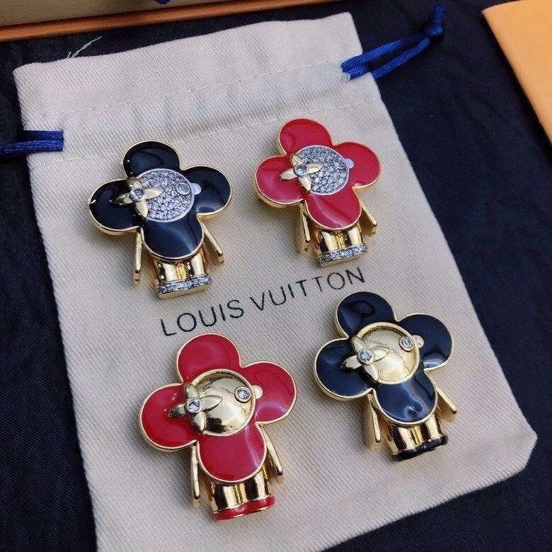 Modern Chxnxl Brooches 289202