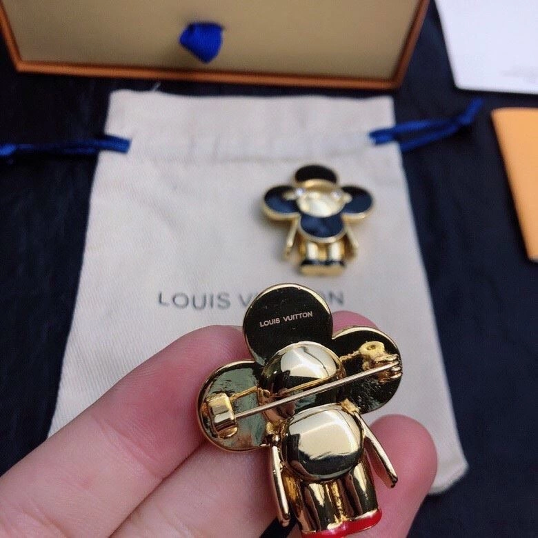 Modern Chxnxl Brooches 289202