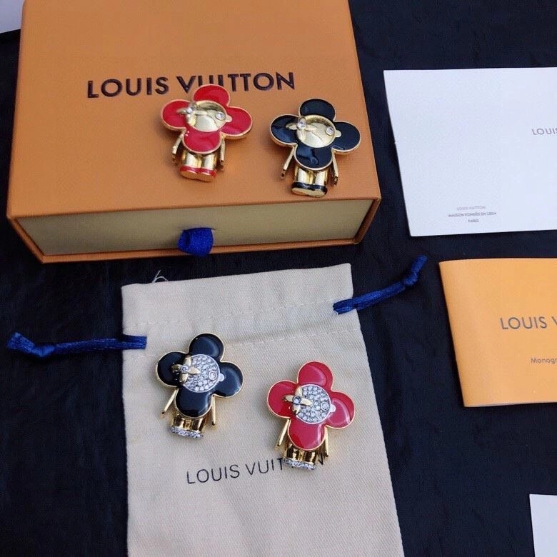 Modern Chxnxl Brooches 289202