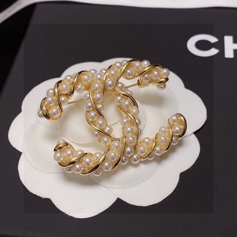 Lightweight Chxnxl Brooches 289186