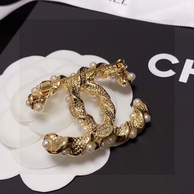 Lightweight Chxnxl Brooches 289186
